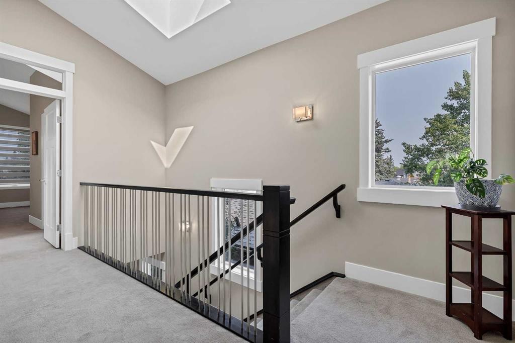 2830 42 Street Sw, Calgary, AB - Indoor Photo Showing Other Room