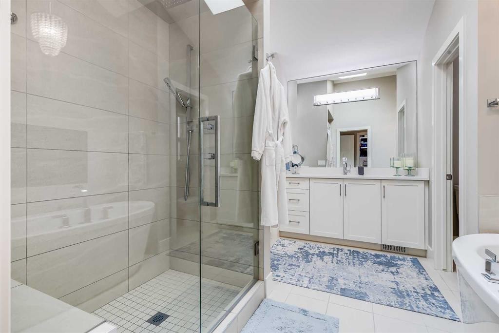 2830 42 Street Sw, Calgary, AB - Indoor Photo Showing Bathroom