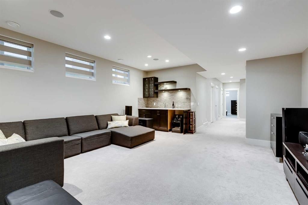 2830 42 Street Sw, Calgary, AB - Indoor Photo Showing Basement