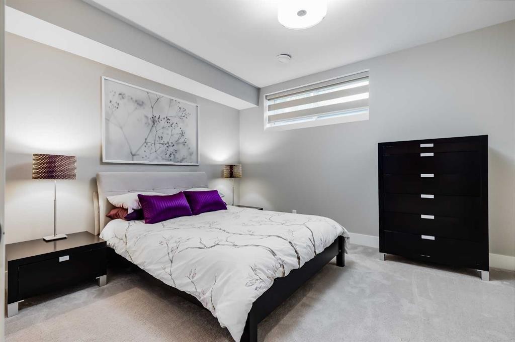2830 42 Street Sw, Calgary, AB - Indoor Photo Showing Bedroom