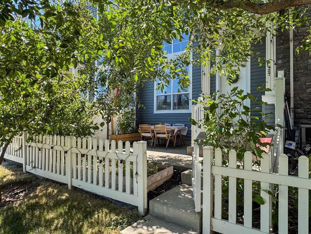 457 Elgin Gardens Se, Calgary, AB - Outdoor