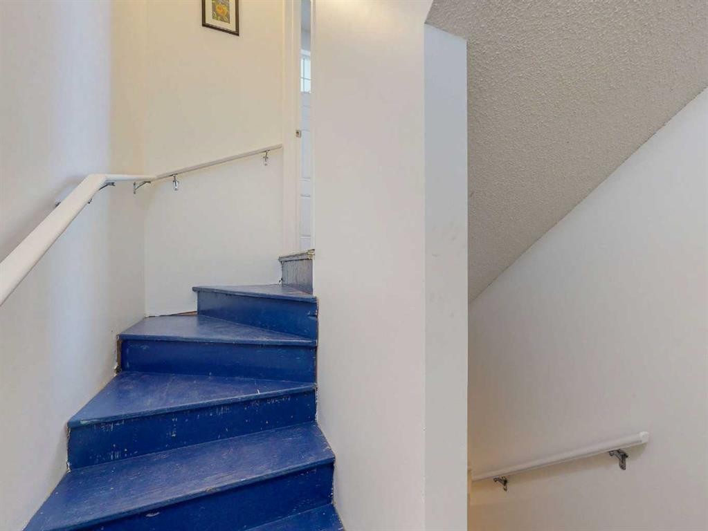 457 Elgin Gardens Se, Calgary, AB - Indoor Photo Showing Other Room