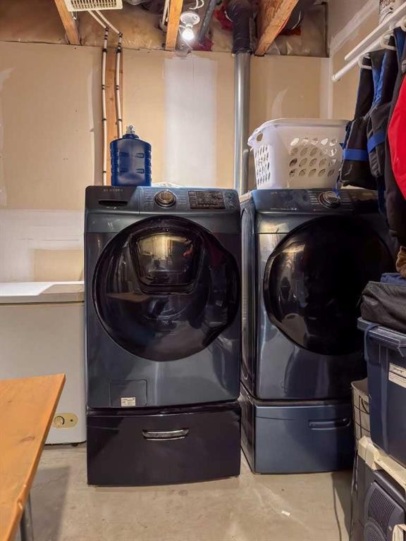 457 Elgin Gardens Se, Calgary, AB - Indoor Photo Showing Laundry Room