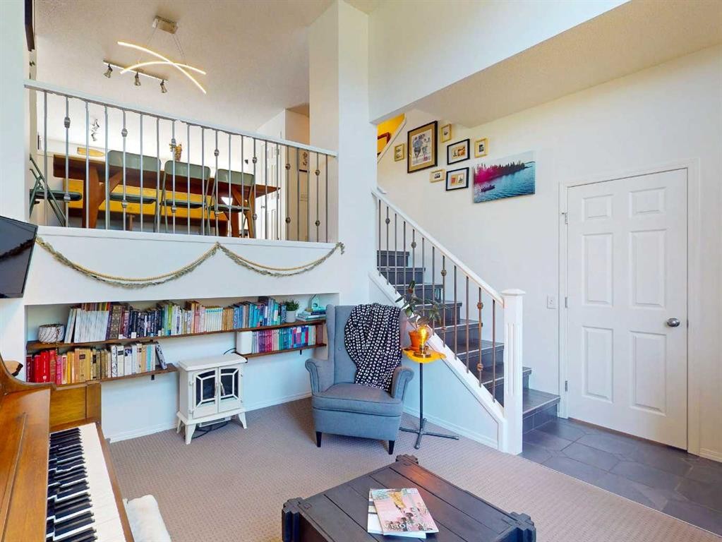 457 Elgin Gardens Se, Calgary, AB - Indoor Photo Showing Other Room
