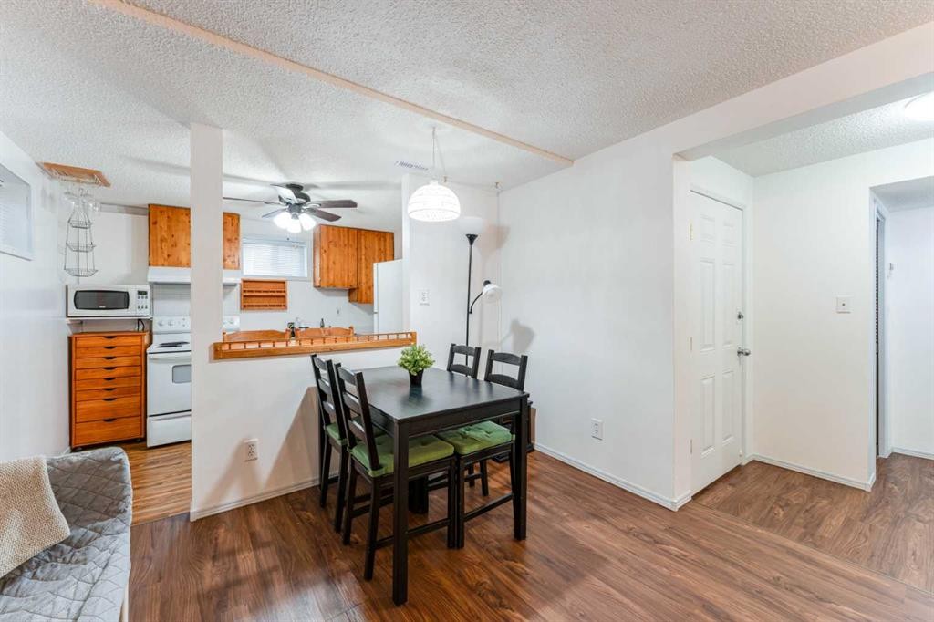 1502 40 Street Se, Calgary, AB - Indoor Photo Showing Dining Room
