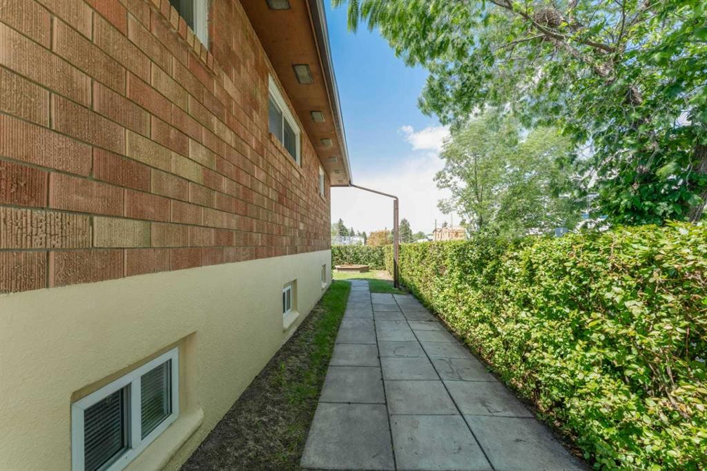 1502 40 Street Se, Calgary, AB -