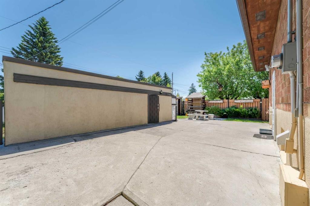 1502 40 Street Se, Calgary, AB - Outdoor