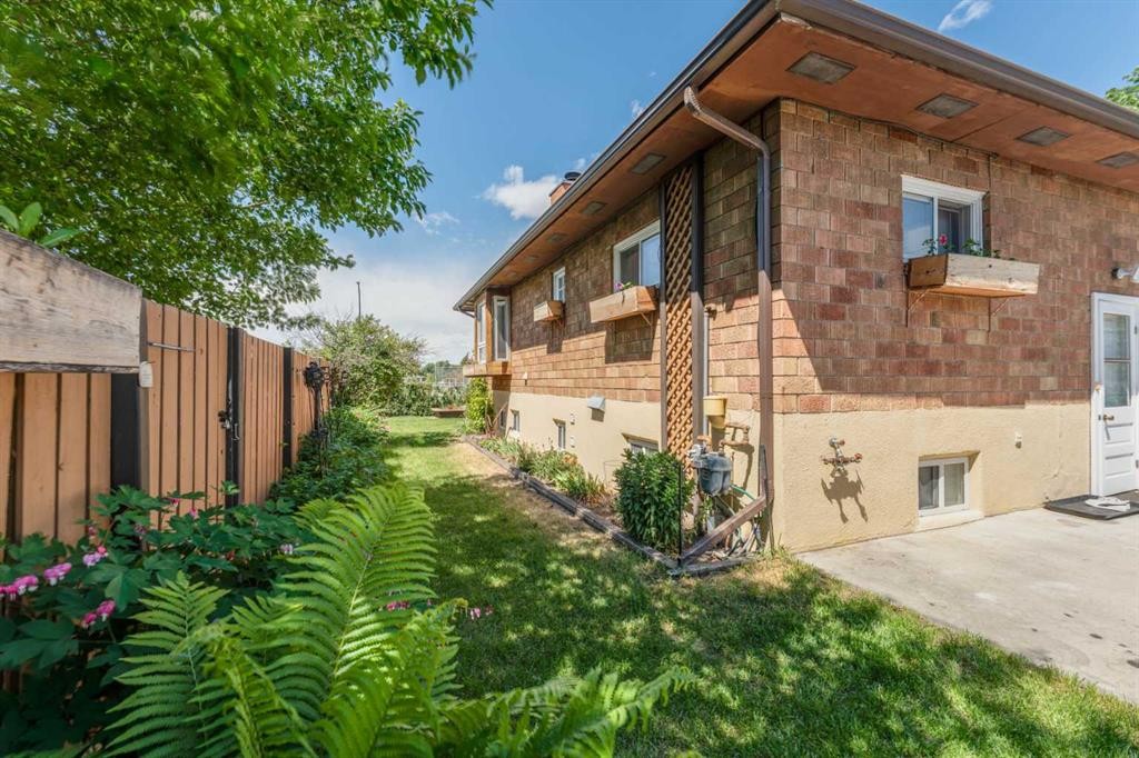 1502 40 Street Se, Calgary, AB - Outdoor