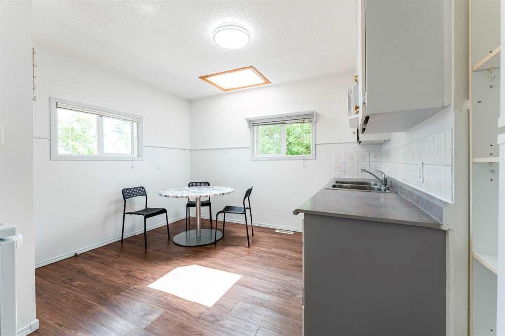 1502 40 Street Se, Calgary, AB - Indoor