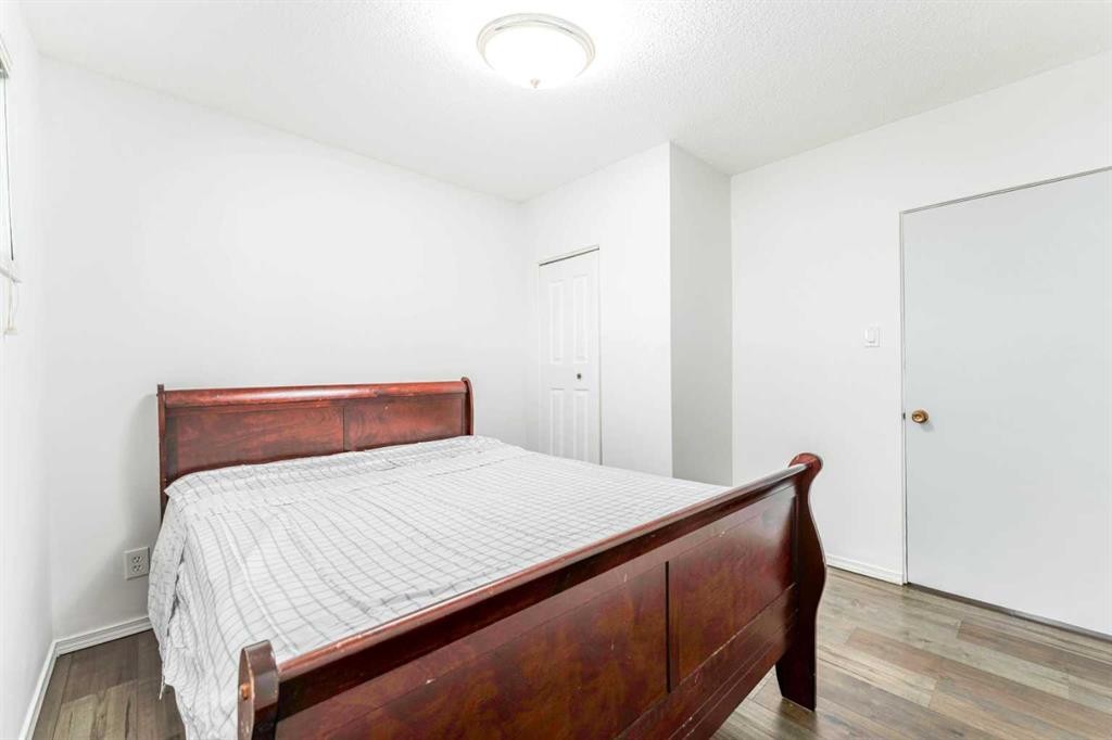 1502 40 Street Se, Calgary, AB - Indoor Photo Showing Bedroom