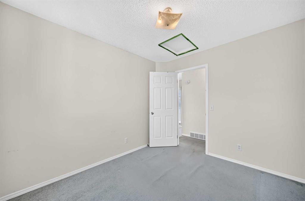 23 San Diego Manor Ne, Calgary, AB - Indoor Photo Showing Other Room