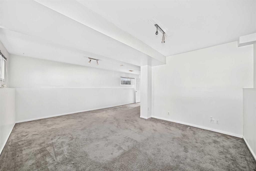 23 San Diego Manor Ne, Calgary, AB - Indoor Photo Showing Other Room