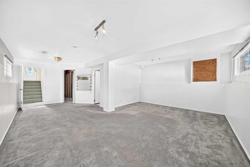 23 San Diego Manor Ne, Calgary, AB - Indoor Photo Showing Other Room