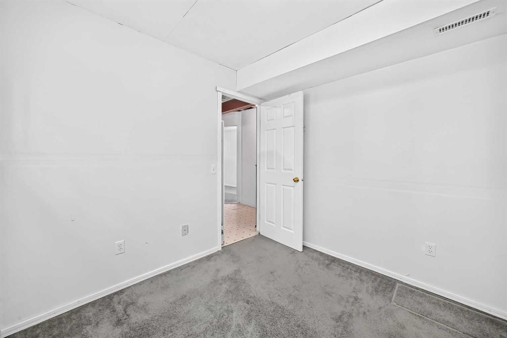 23 San Diego Manor Ne, Calgary, AB - Indoor Photo Showing Other Room
