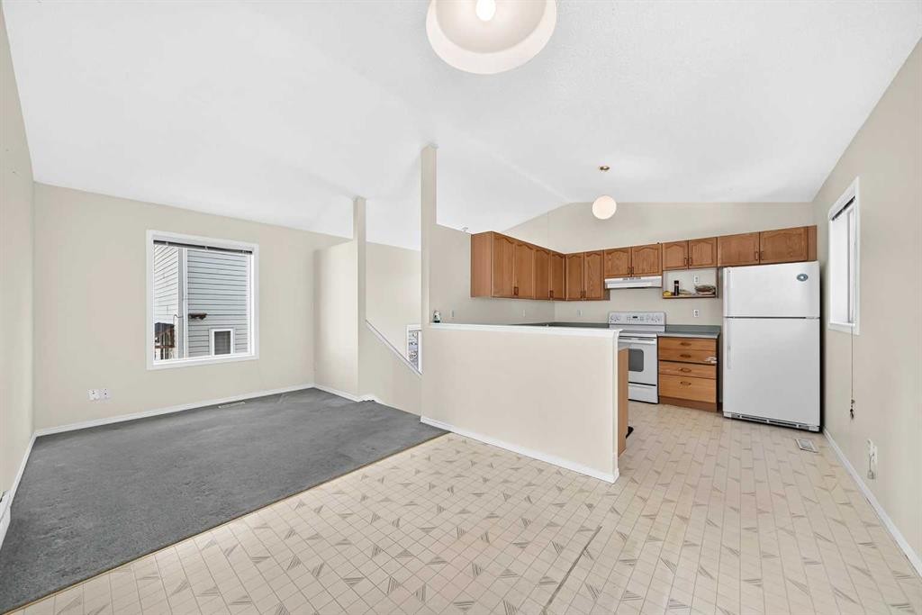 23 San Diego Manor Ne, Calgary, AB - Indoor Photo Showing Kitchen