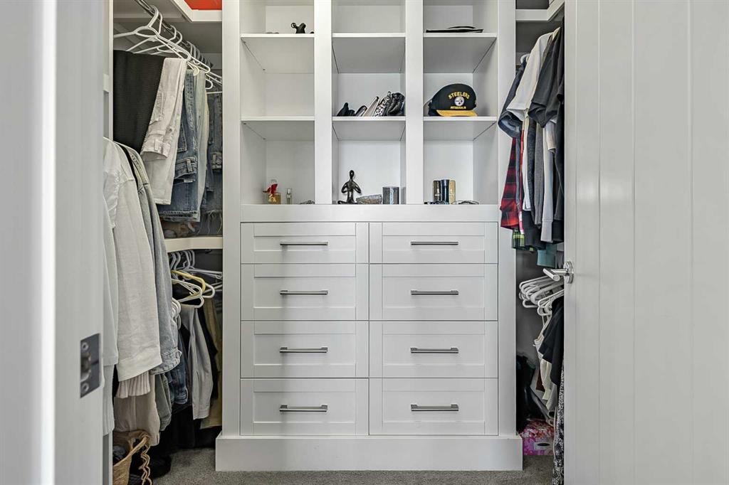 5013 23 Avenue Nw, Calgary, AB - Indoor With Storage