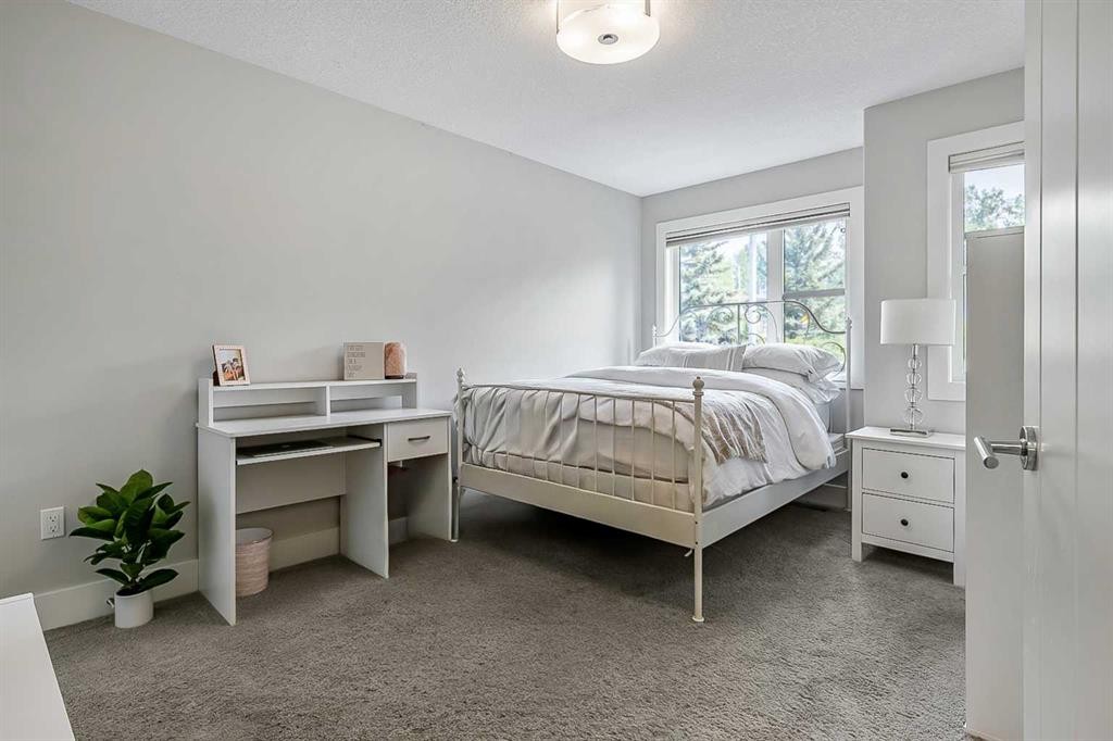 5013 23 Avenue Nw, Calgary, AB - Indoor Photo Showing Bedroom