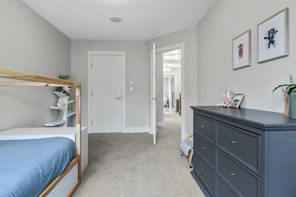 5013 23 Avenue Nw, Calgary, AB - Indoor Photo Showing Bedroom
