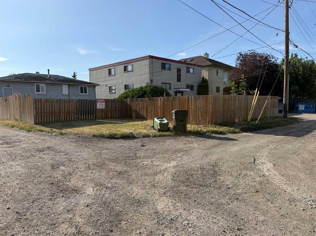 1718 37 Street Se, Calgary, AB - Outdoor