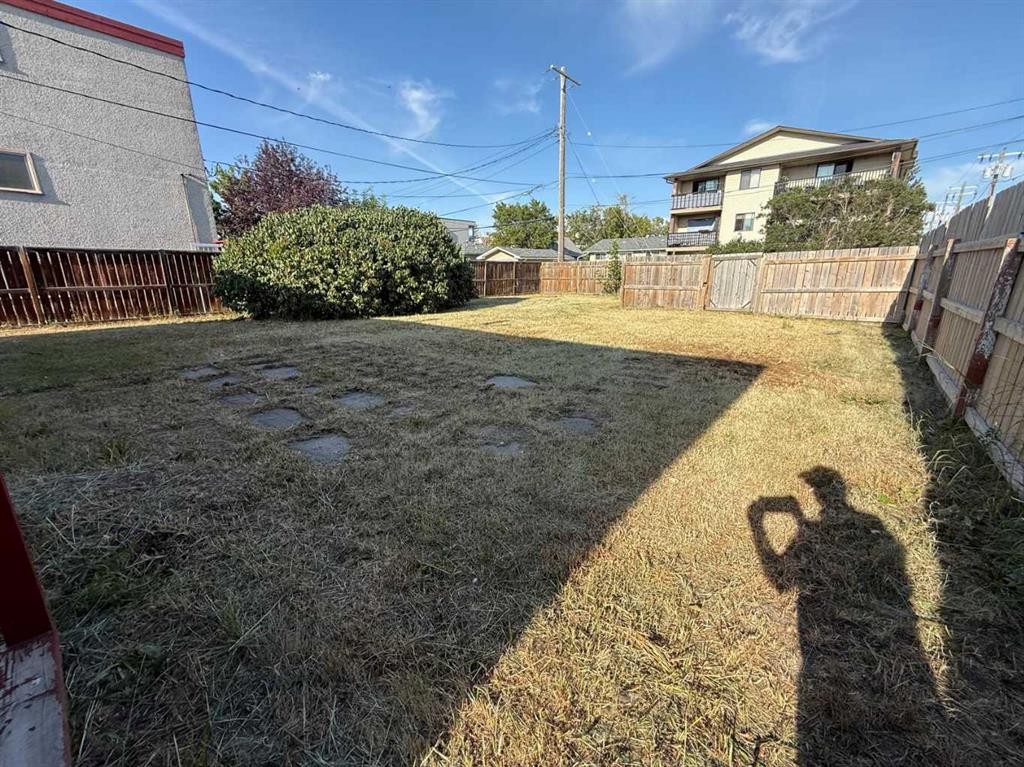1718 37 Street Se, Calgary, AB - Outdoor