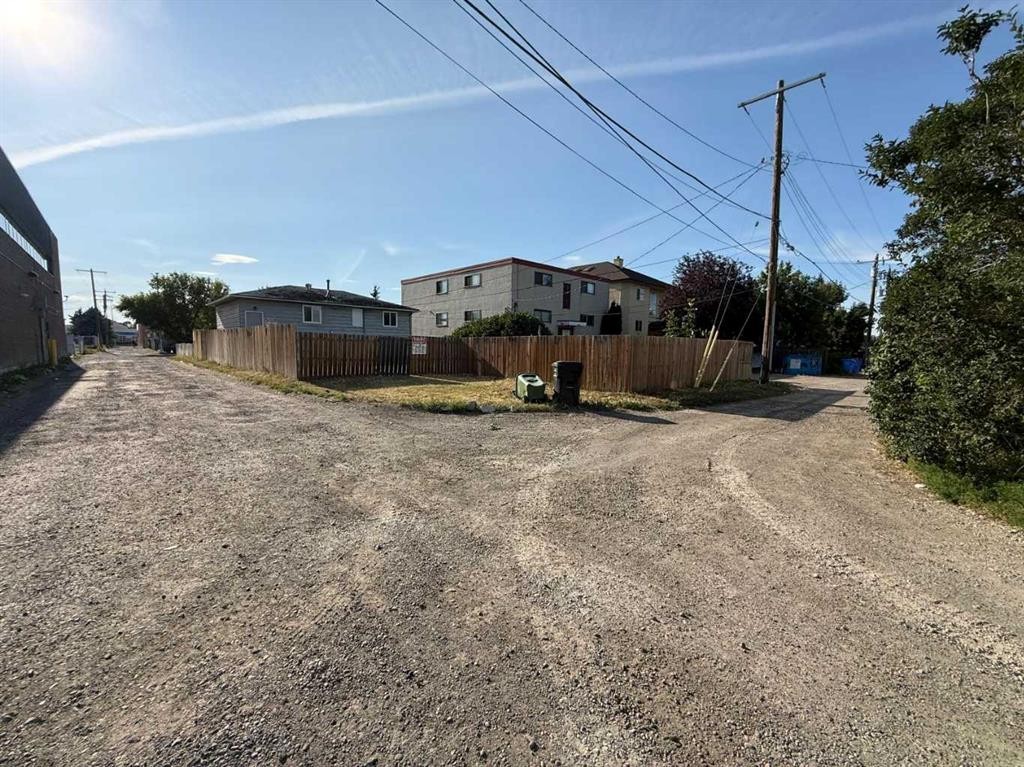1718 37 Street Se, Calgary, AB - Outdoor