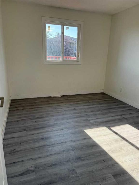 1718 37 Street Se, Calgary, AB - Indoor Photo Showing Other Room
