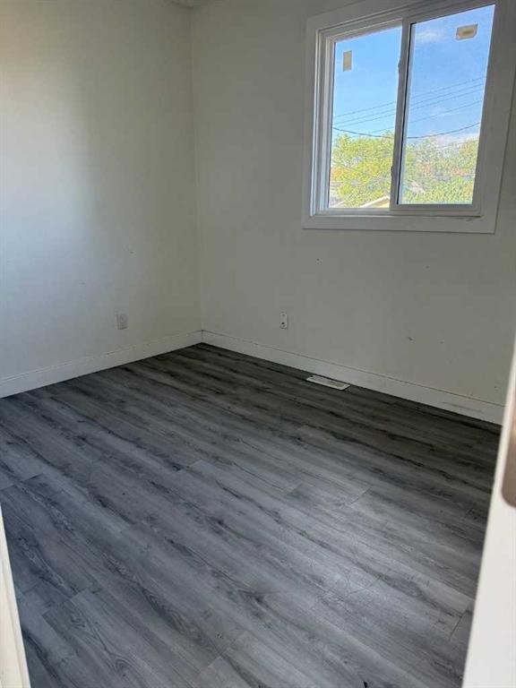 1718 37 Street Se, Calgary, AB - Indoor Photo Showing Other Room