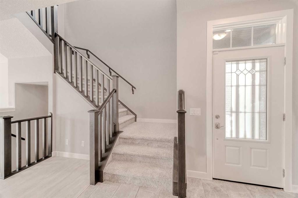 22 Sage Bluff Heights Nw, Calgary, AB - Indoor Photo Showing Other Room