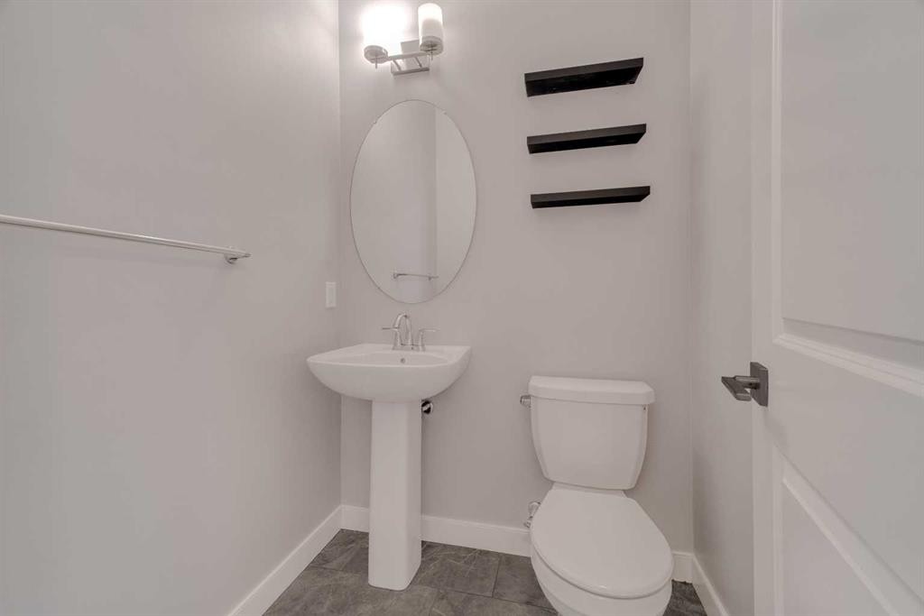 22 Sage Bluff Heights Nw, Calgary, AB - Indoor Photo Showing Bathroom