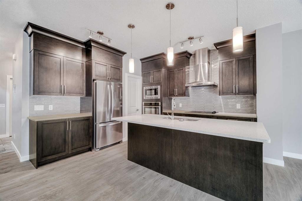 22 Sage Bluff Heights Nw, Calgary, AB - Indoor Photo Showing Kitchen With Upgraded Kitchen