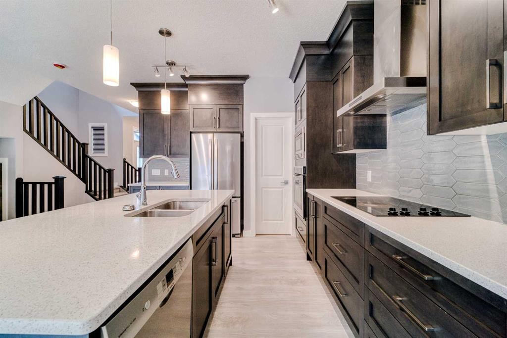 22 Sage Bluff Heights Nw, Calgary, AB - Indoor Photo Showing Kitchen With Double Sink With Upgraded Kitchen