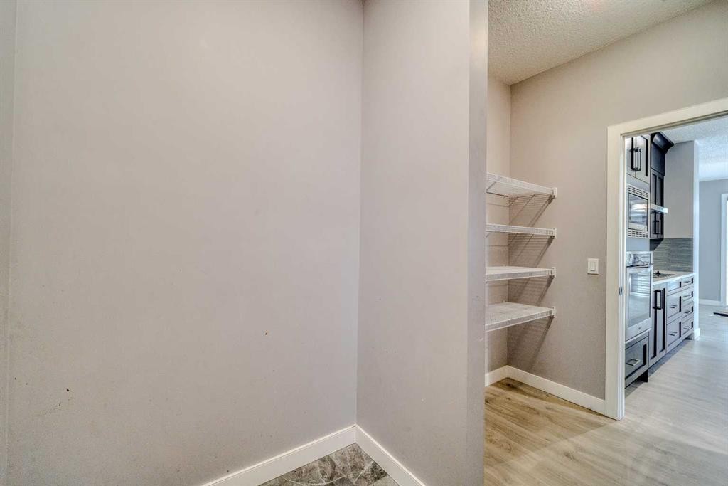 22 Sage Bluff Heights Nw, Calgary, AB - Indoor Photo Showing Other Room