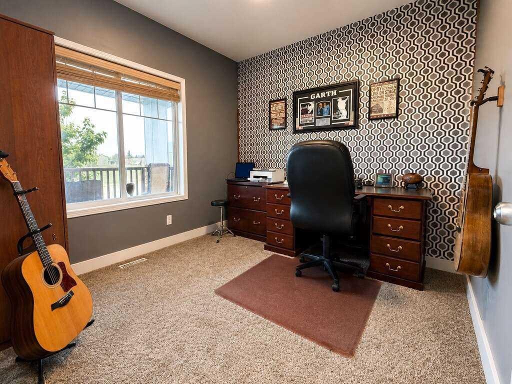 24 Brander Avenue Nw, Langdon, AB - Indoor Photo Showing Office