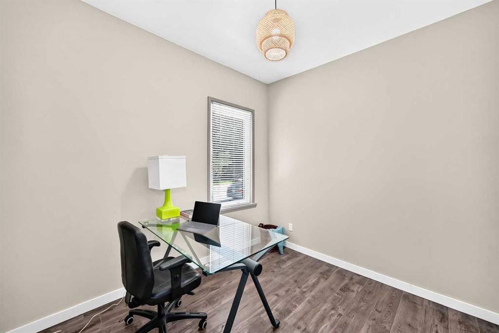 139 11 Avenue Ne, Calgary, AB - Indoor Photo Showing Office
