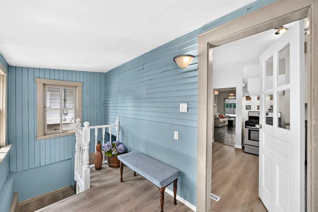 139 11 Avenue Ne, Calgary, AB - Indoor Photo Showing Other Room