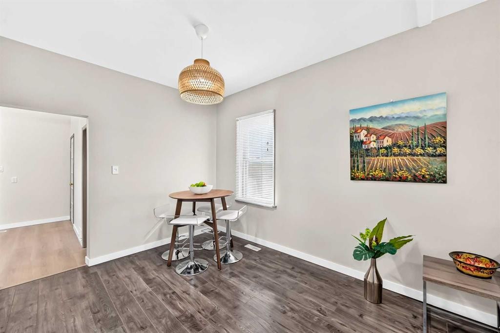 139 11 Avenue Ne, Calgary, AB - Indoor Photo Showing Other Room