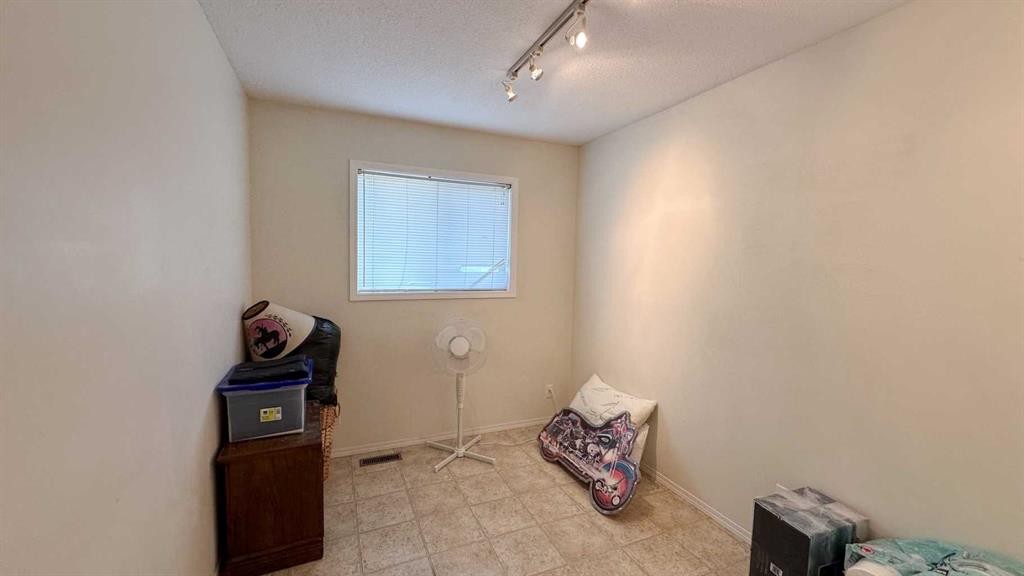 407 1 Avenue Nw, Sundre, AB - Indoor