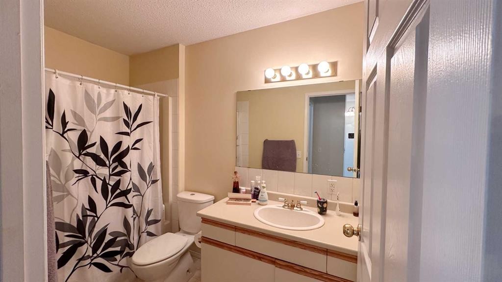 407 1 Avenue Nw, Sundre, AB - Indoor Photo Showing Bathroom