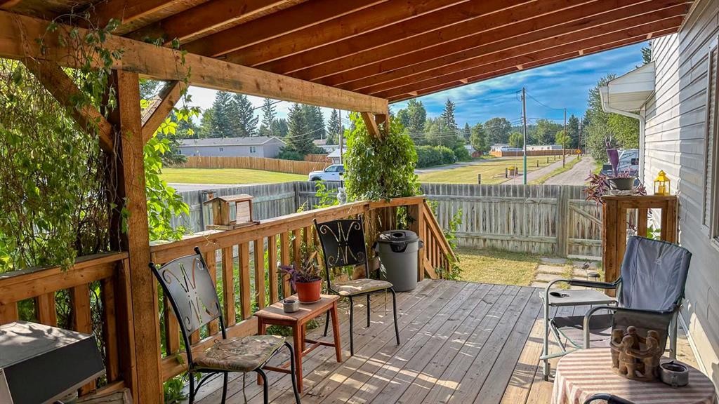 407 1 Avenue Nw, Sundre, AB - Outdoor With Deck Patio Veranda With Exterior