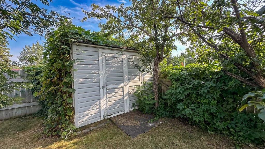 407 1 Avenue Nw, Sundre, AB - Outdoor