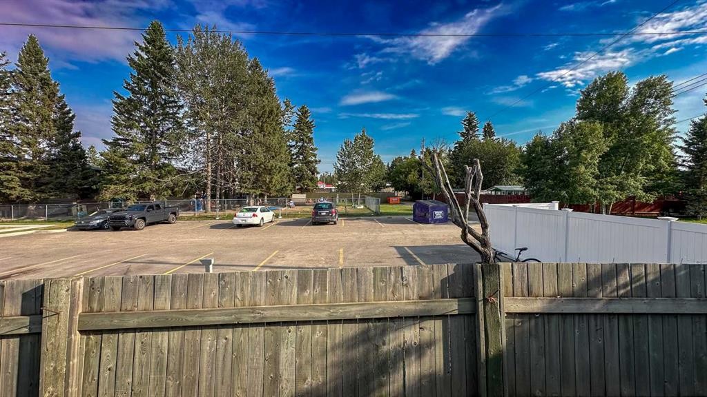 407 1 Avenue Nw, Sundre, AB - Outdoor