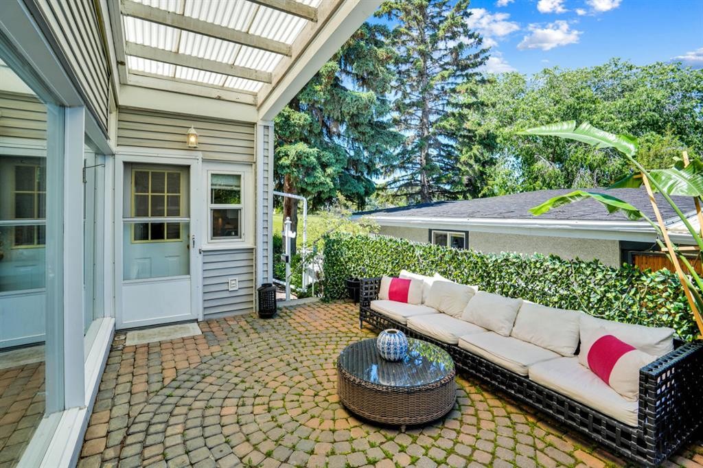 116 Selkirk Drive Sw, Calgary, AB - Outdoor With Deck Patio Veranda