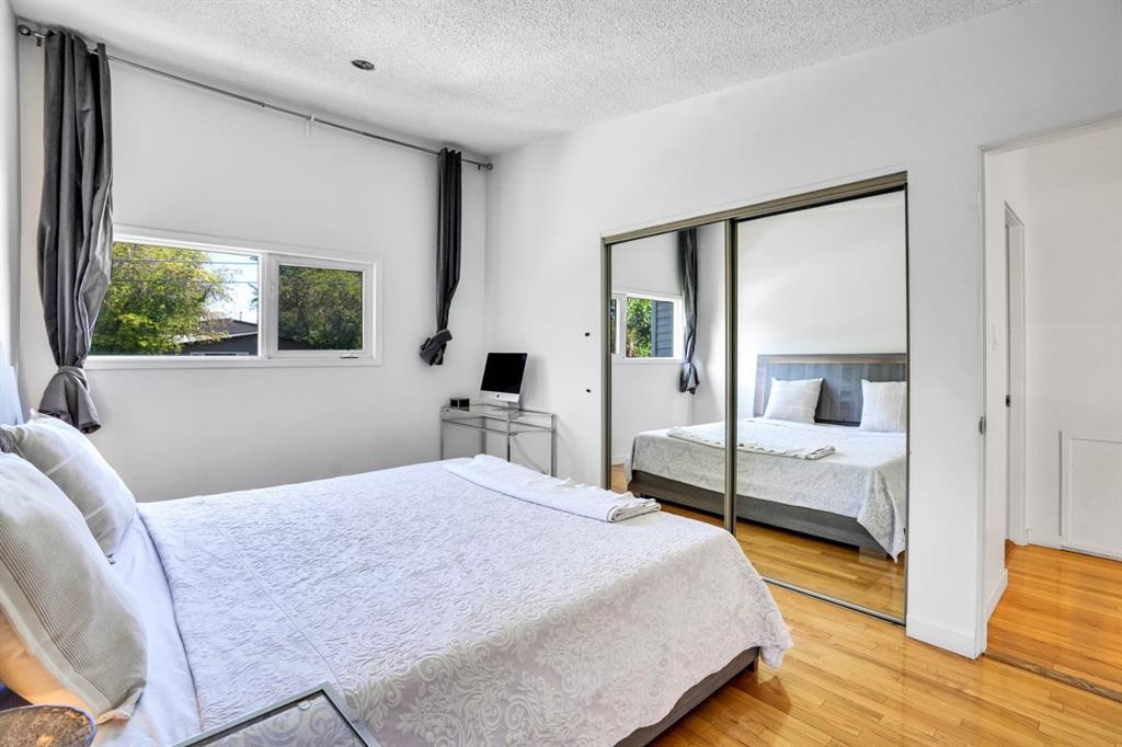116 Selkirk Drive Sw, Calgary, AB - Indoor Photo Showing Bedroom