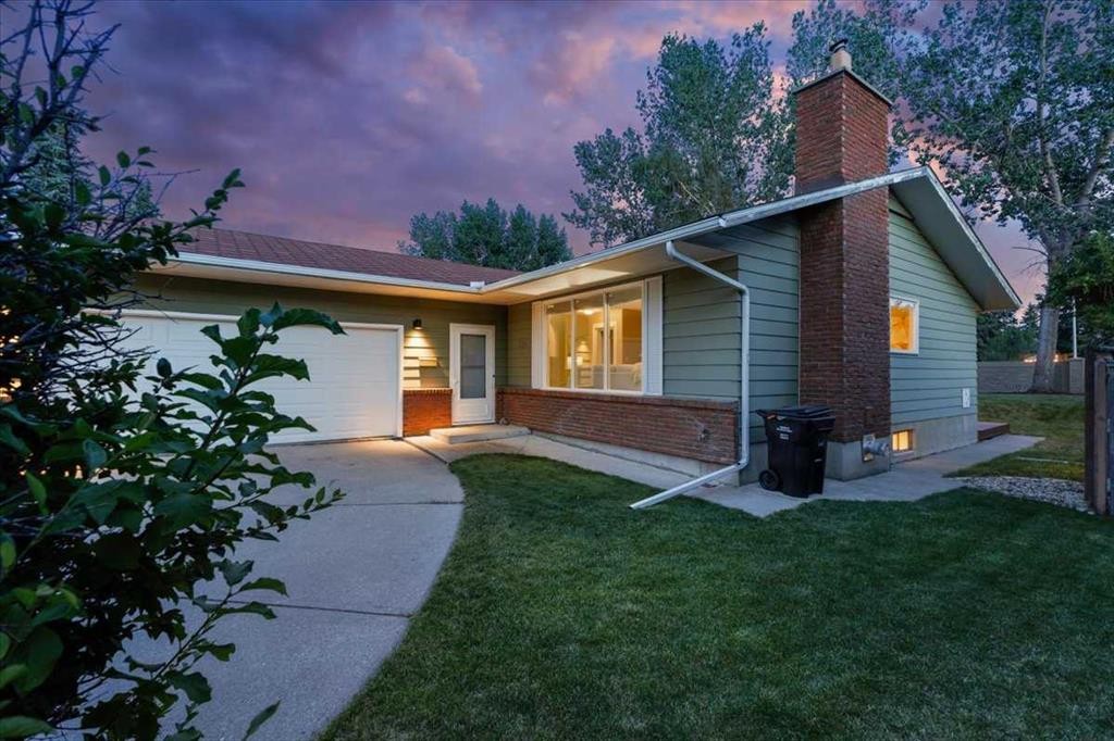 124 Oakmoor Place Sw, Calgary, AB - Outdoor