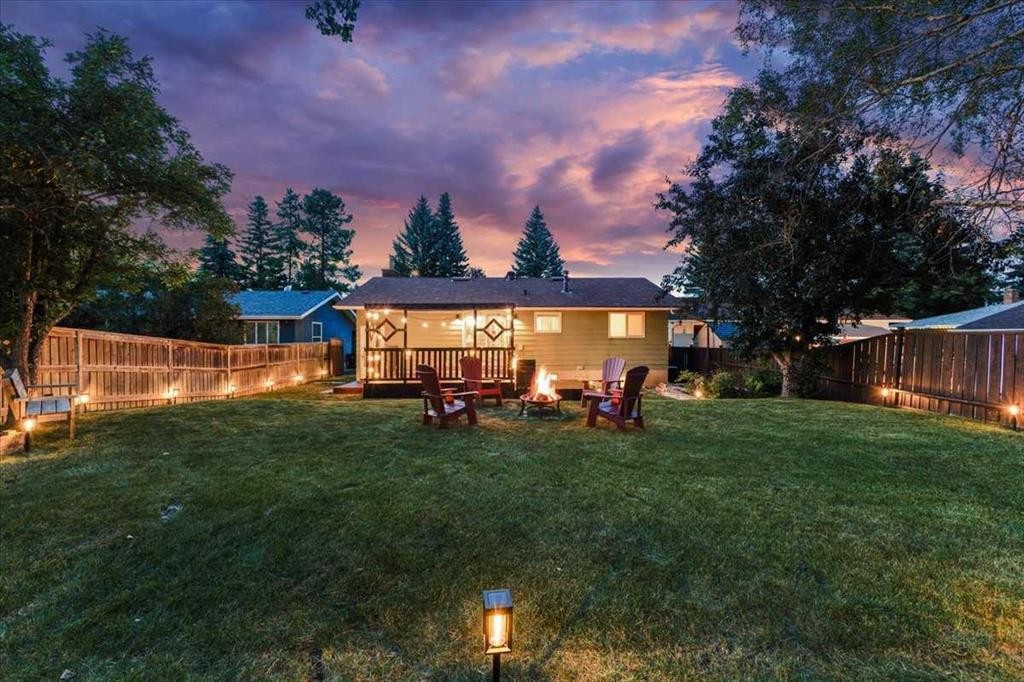 124 Oakmoor Place Sw, Calgary, AB - Outdoor With Deck Patio Veranda With Backyard