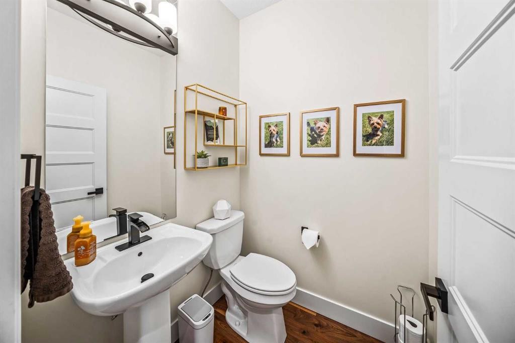 110 Kinniburgh Road, Chestermere, AB - Indoor Photo Showing Bathroom