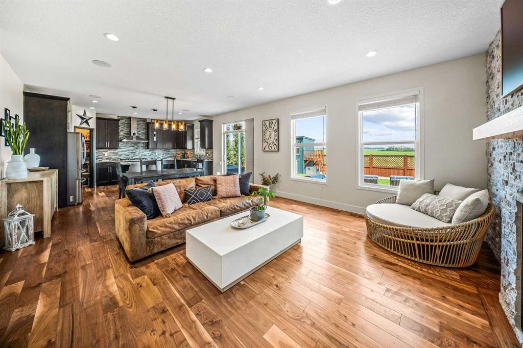 110 Kinniburgh Road, Chestermere, AB - Indoor Photo Showing Living Room