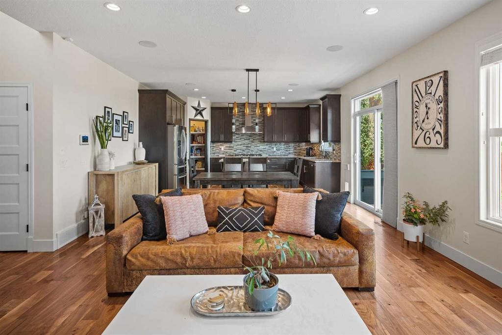 110 Kinniburgh Road, Chestermere, AB - Indoor Photo Showing Living Room