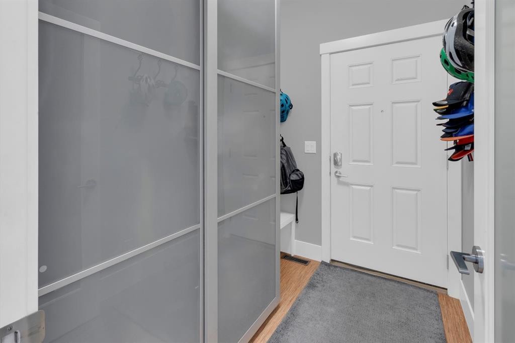 4616 82 Street Nw, Calgary, AB - Indoor Photo Showing Other Room