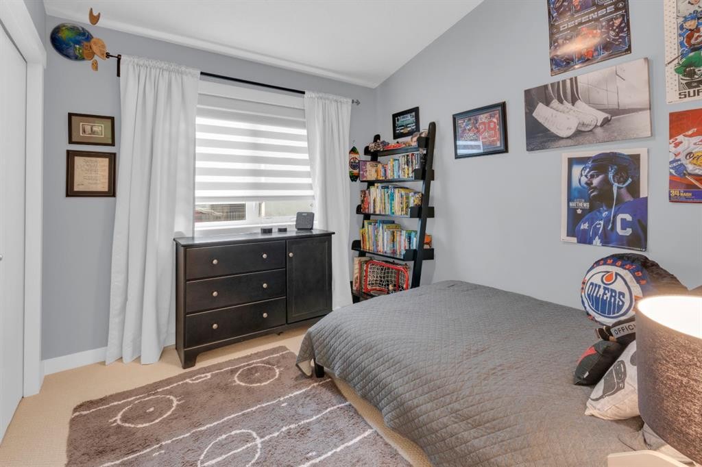 4616 82 Street Nw, Calgary, AB - Indoor Photo Showing Bedroom